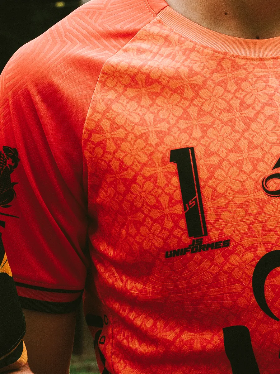 Detalhe do número 1 com a marca JS Uniformes